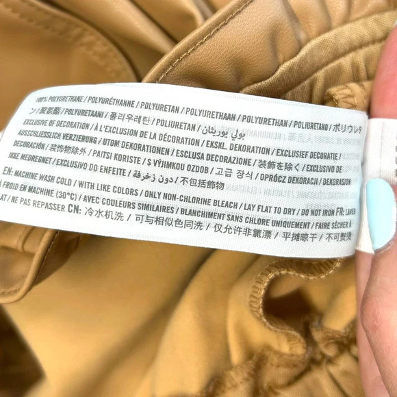 Abercrombie and Fitch Shorts Faux‎ Vegan Leather High Waist Camel Tan Size Large - Picture 12 of 12